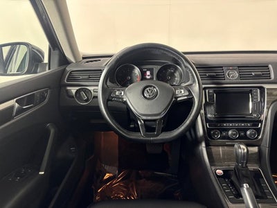 2017 Volkswagen Passat 1.8T SE w/Technology