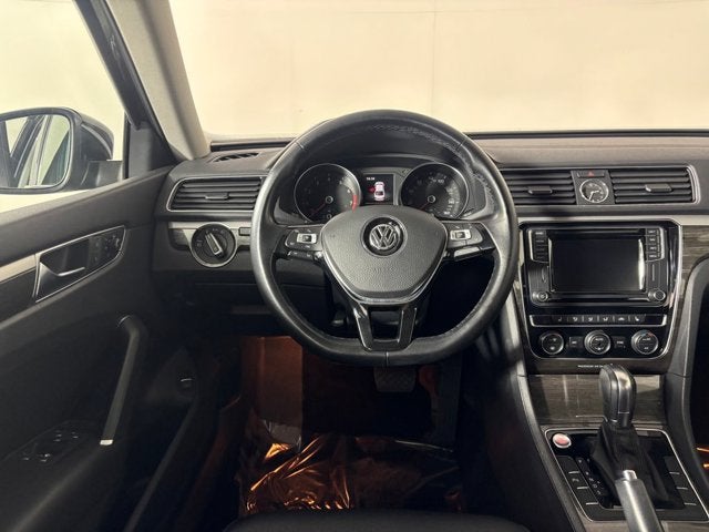 2017 Volkswagen Passat 1.8T SE w/Technology