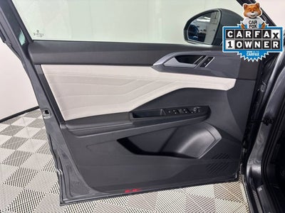 2025 Volkswagen Taos SEL