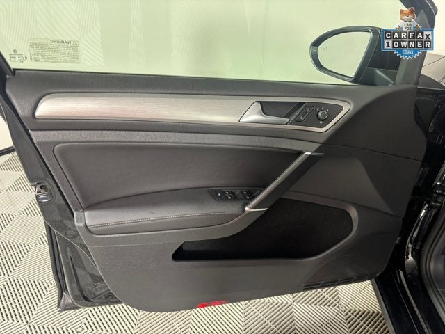 2017 Volkswagen Golf Wolfsburg
